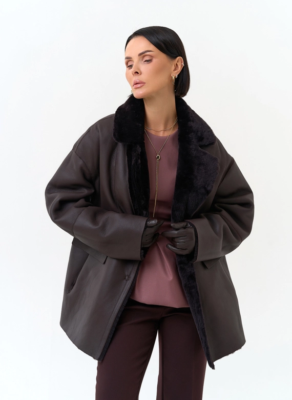 Женская дубленка с английским воротником фото