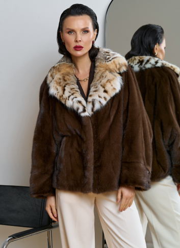 Куртка из меха норки с английским воротником из меха рыси