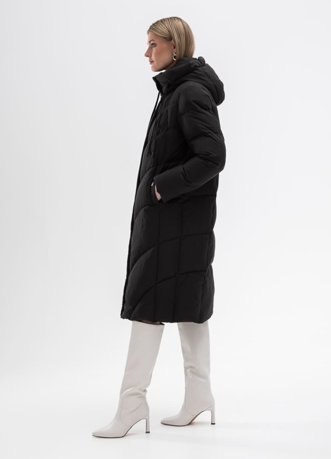 Женский пуховик черного цвета с капюшоном модель № 31115 в рассрочку