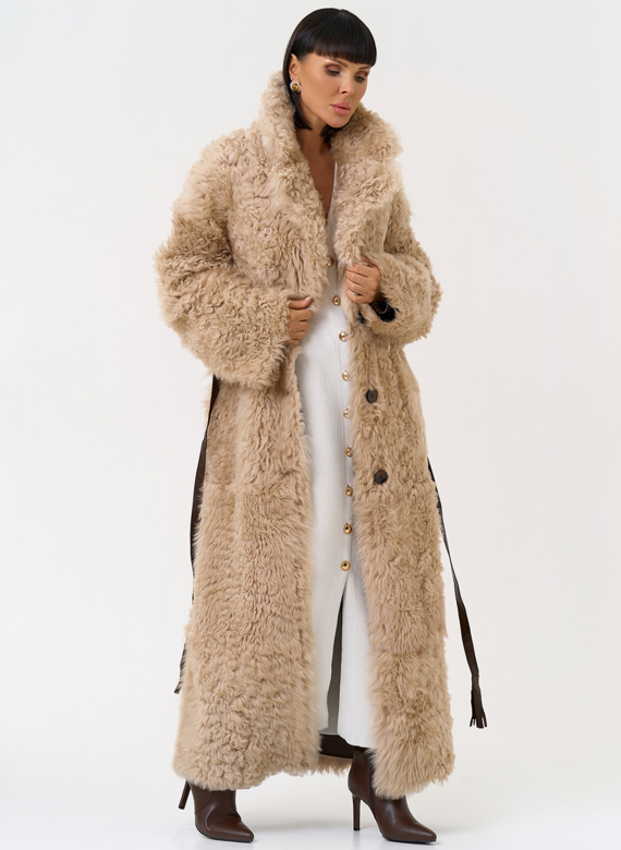 Женская двухсторонняя дубленка с декоративным поясом