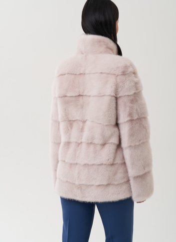 Шуба из меха норки бежевого цвета