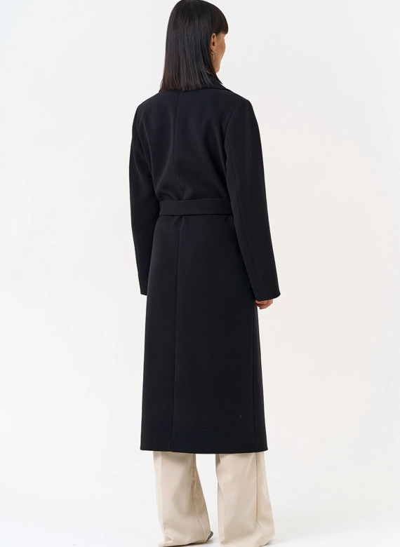 Женское пальто черного цвета с поясом фото