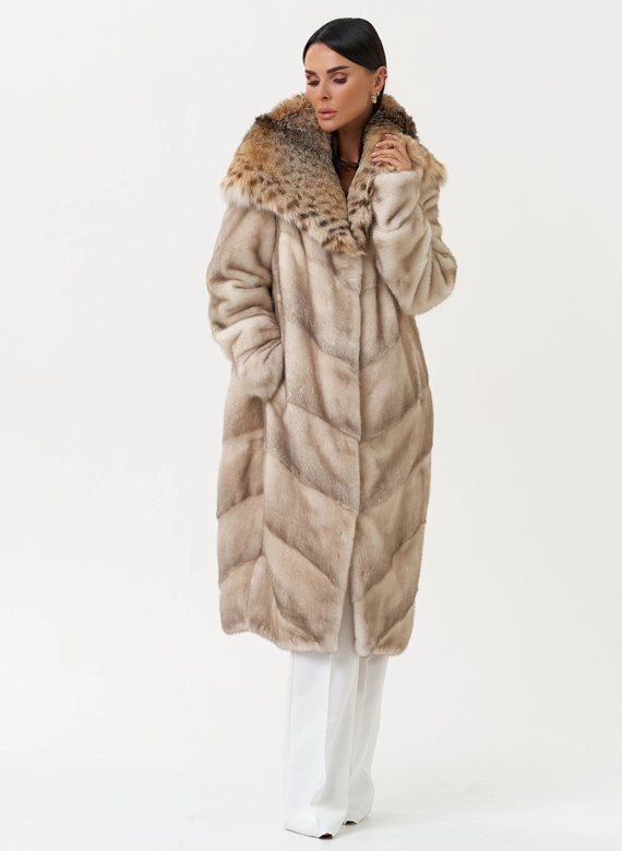 Женская шуба из меха норки с капюшоном из меха рыси фото