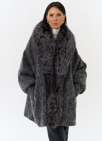 Женский удлиненный пуховик с отделкой из меха чернобурки Женский удлиненный пуховик с отделкой из меха чернобурки