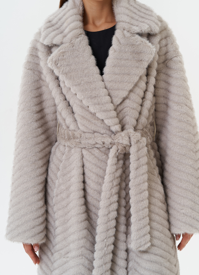 Женское пальто из эко меха с поясом модель № 28452 в кредит