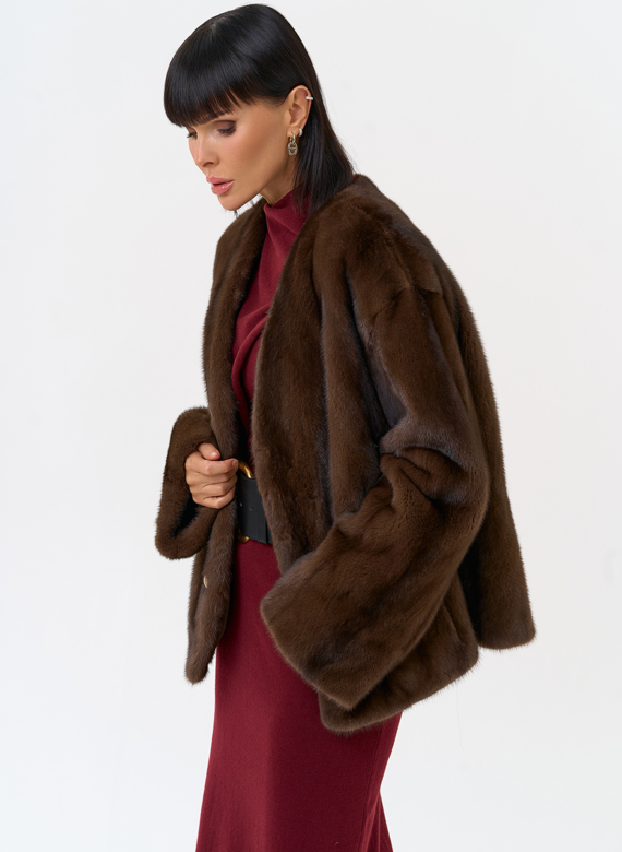 Укороченная шуба из меха норки с акцентными пуговицами