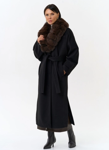Женское утепленное пальто с отделкой из меха песца