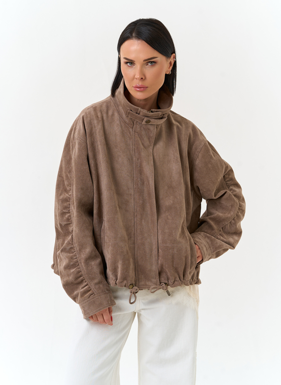 Женская куртка из эко замши с воротником стойкой