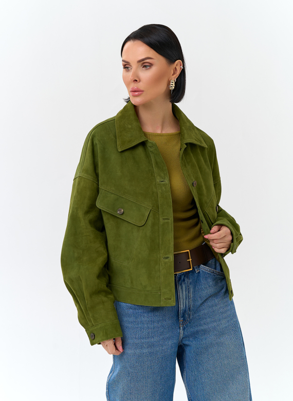 Женская куртка из натуральной замши зеленого цвета