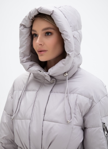 Женский пуховик с капюшоном 