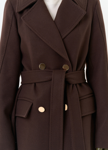 Женское пальто с английским воротником