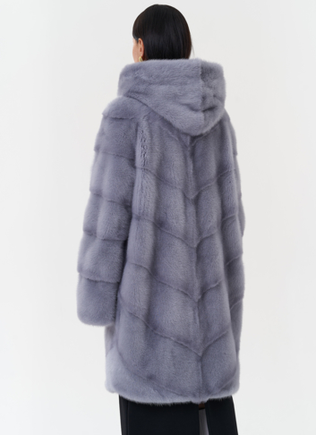 Норковая шуба голубого цвета с капюшоном