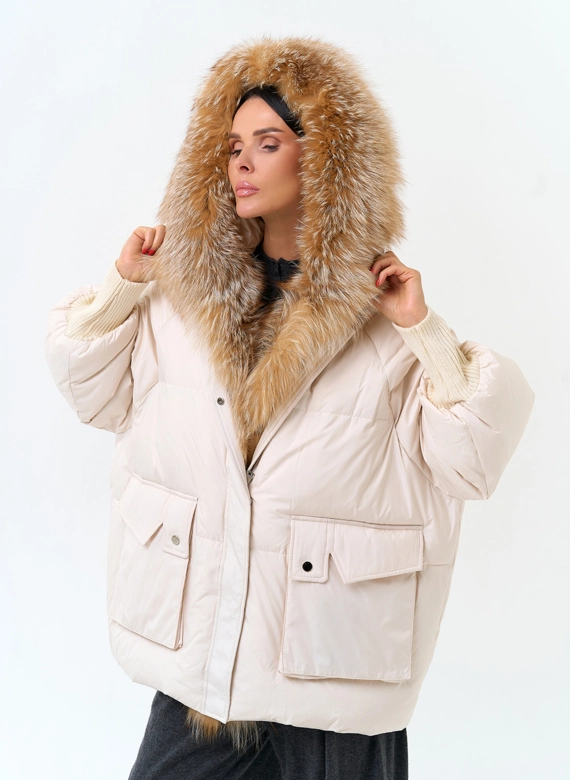 Женский пуховик с мехом лисы на капюшоне фото