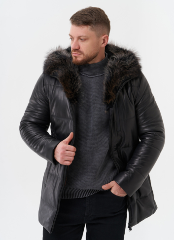 Пуховик из натуральной кожи с отделкой из меха енота