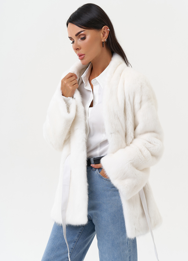 Короткая шуба из норки белого цвета модель № 31179 универмаг малина