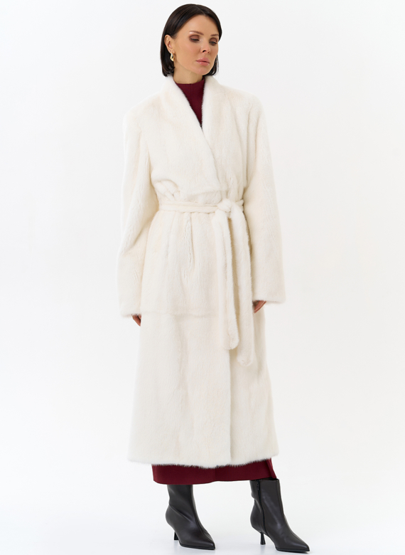 Белая шуба из меха норки с поясом