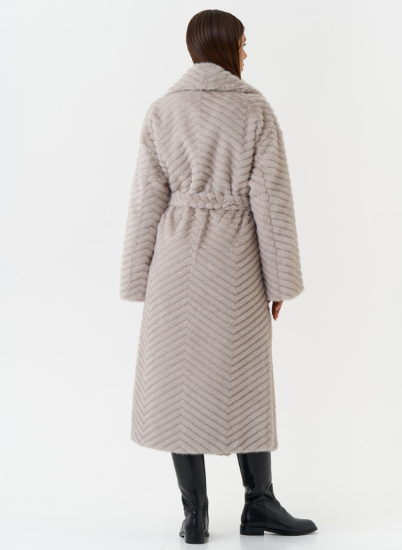 Женское пальто из эко меха с поясом