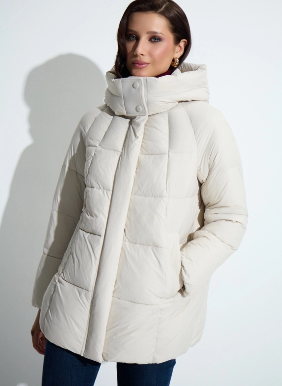 Женский пуховик с капюшоном фото
