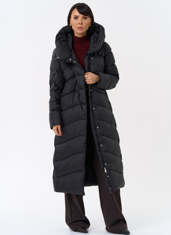 Женский длинный пуховик черного цвета с капюшоном