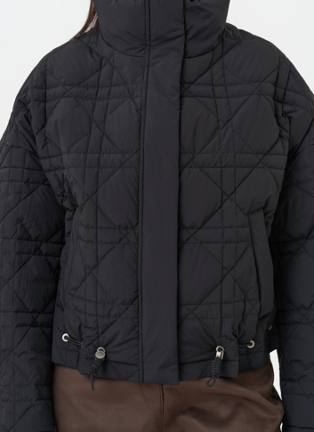 Короткая куртка с воротником стойкой