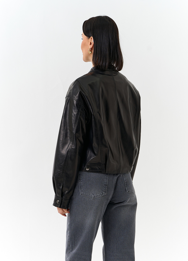 Женская короткая куртка из натуральной кожи  модель № 32530 в рассрочку